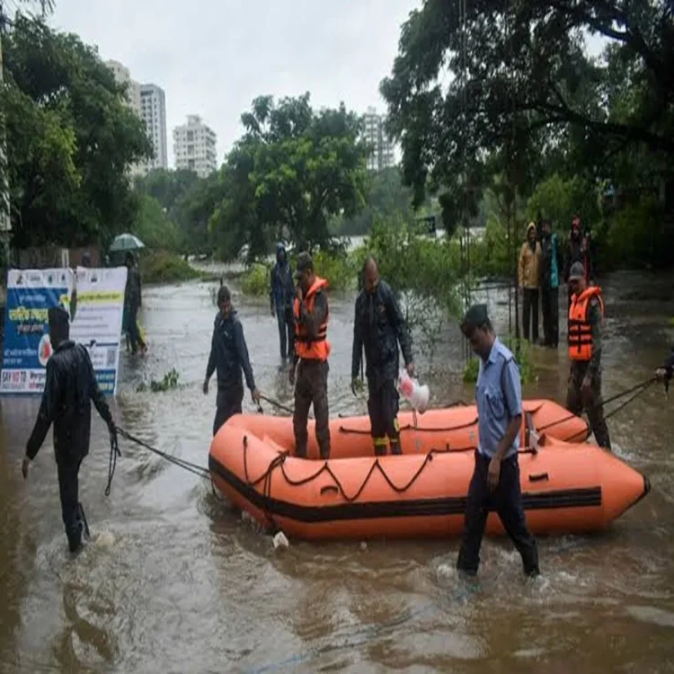 Maharashtra heavy rain nashik flood rescue