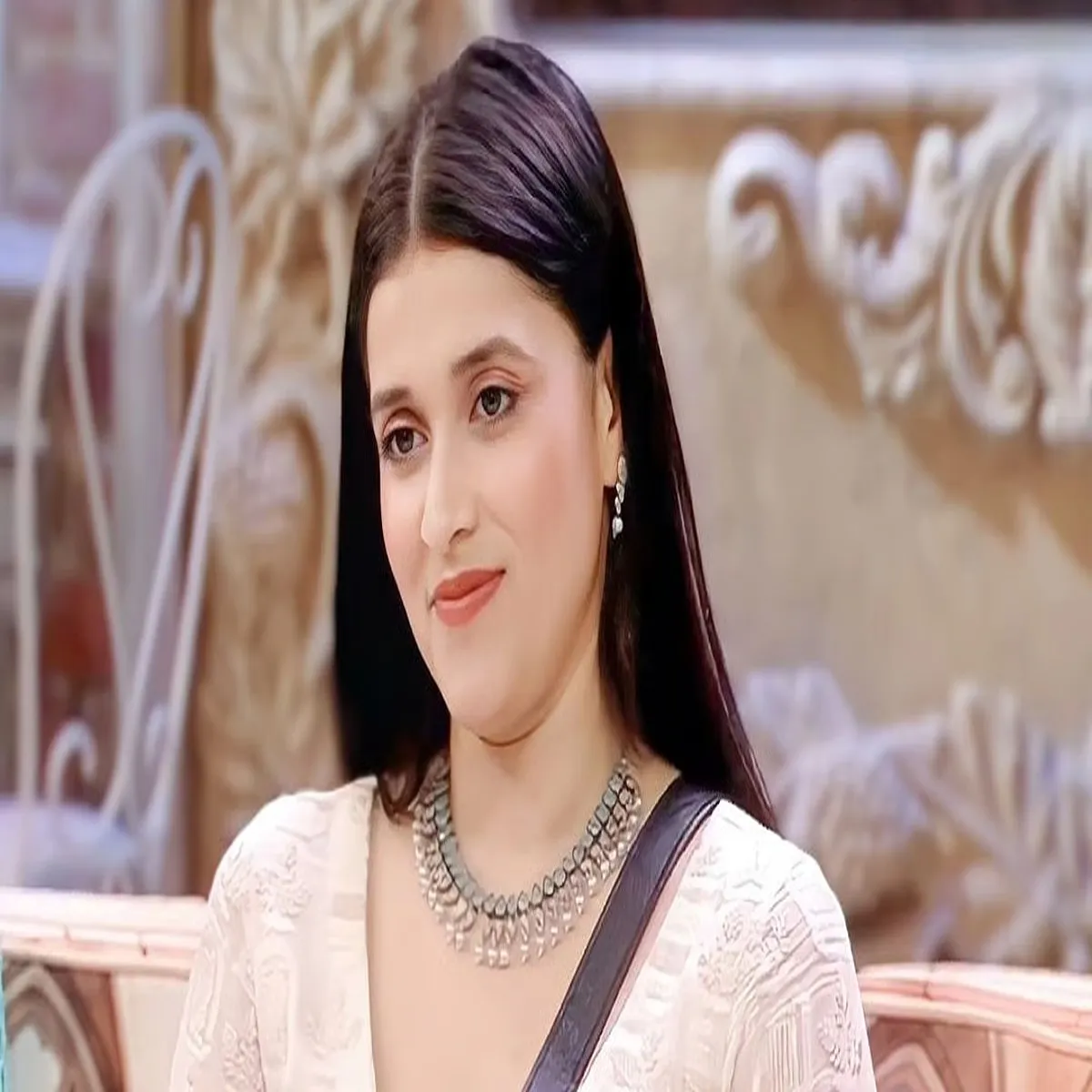 Entertainment mannara chopra urges public figures
