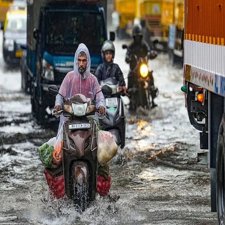 Monsoon reaches delhi heavy rain mumbai