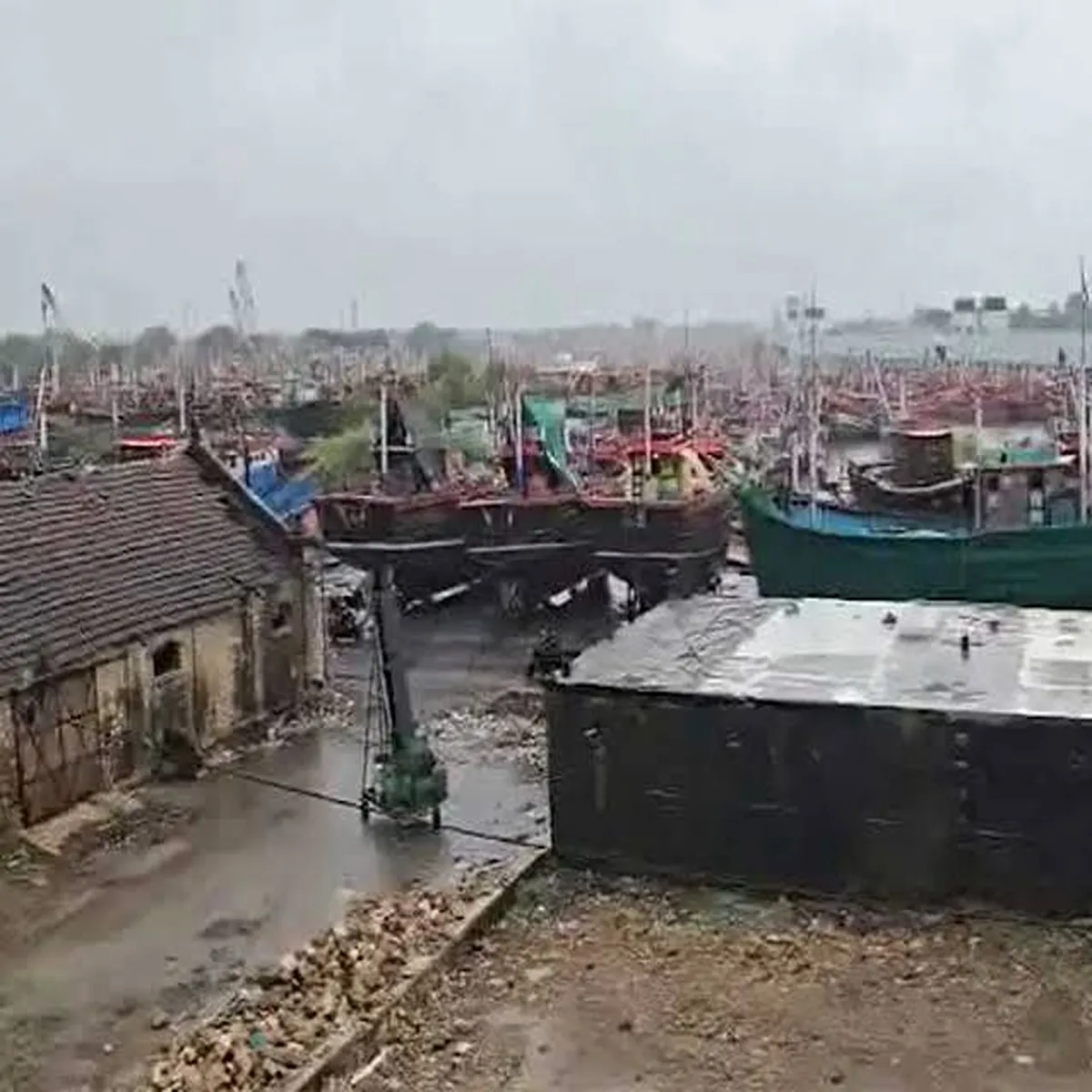 Monsoon veraval port raises weather alert