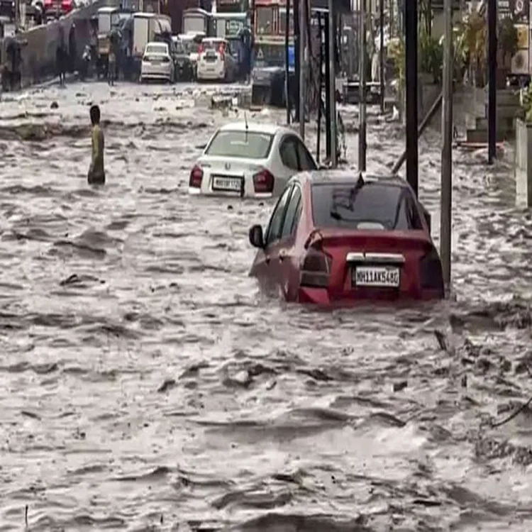Mumbai heavy rain red alert monsoon warning