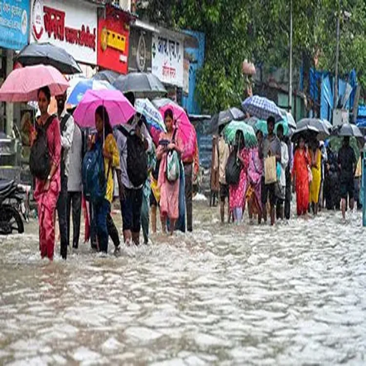 Mumbai rains orange alert disrupts city