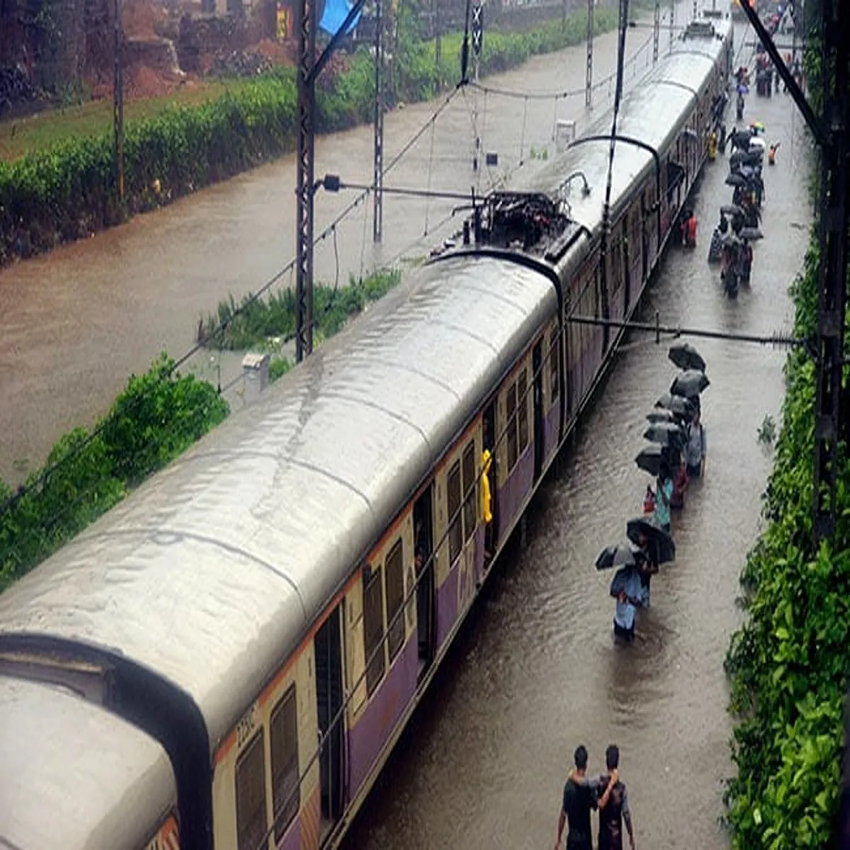 Mumbai rains western line trains delayed
