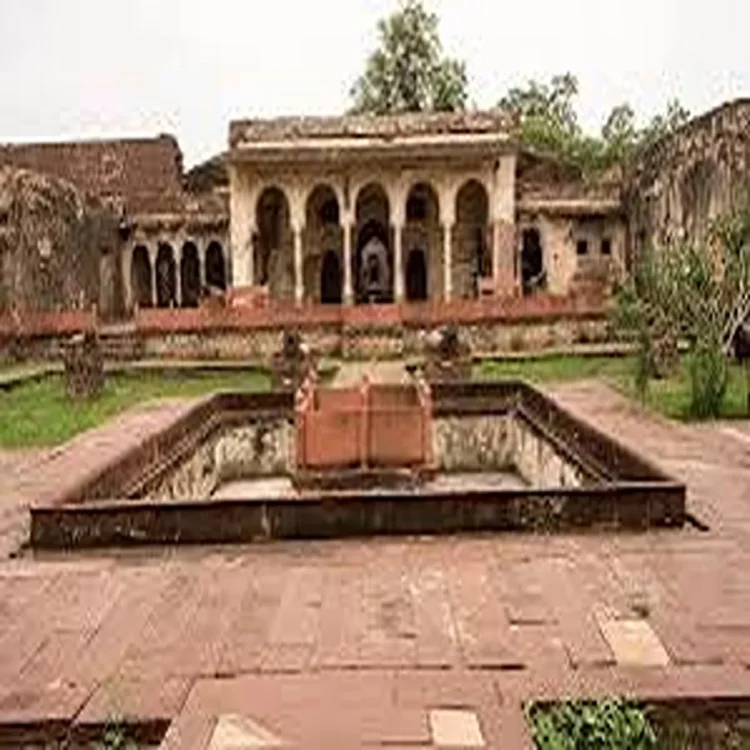 Narwar fort historic cannon theft search