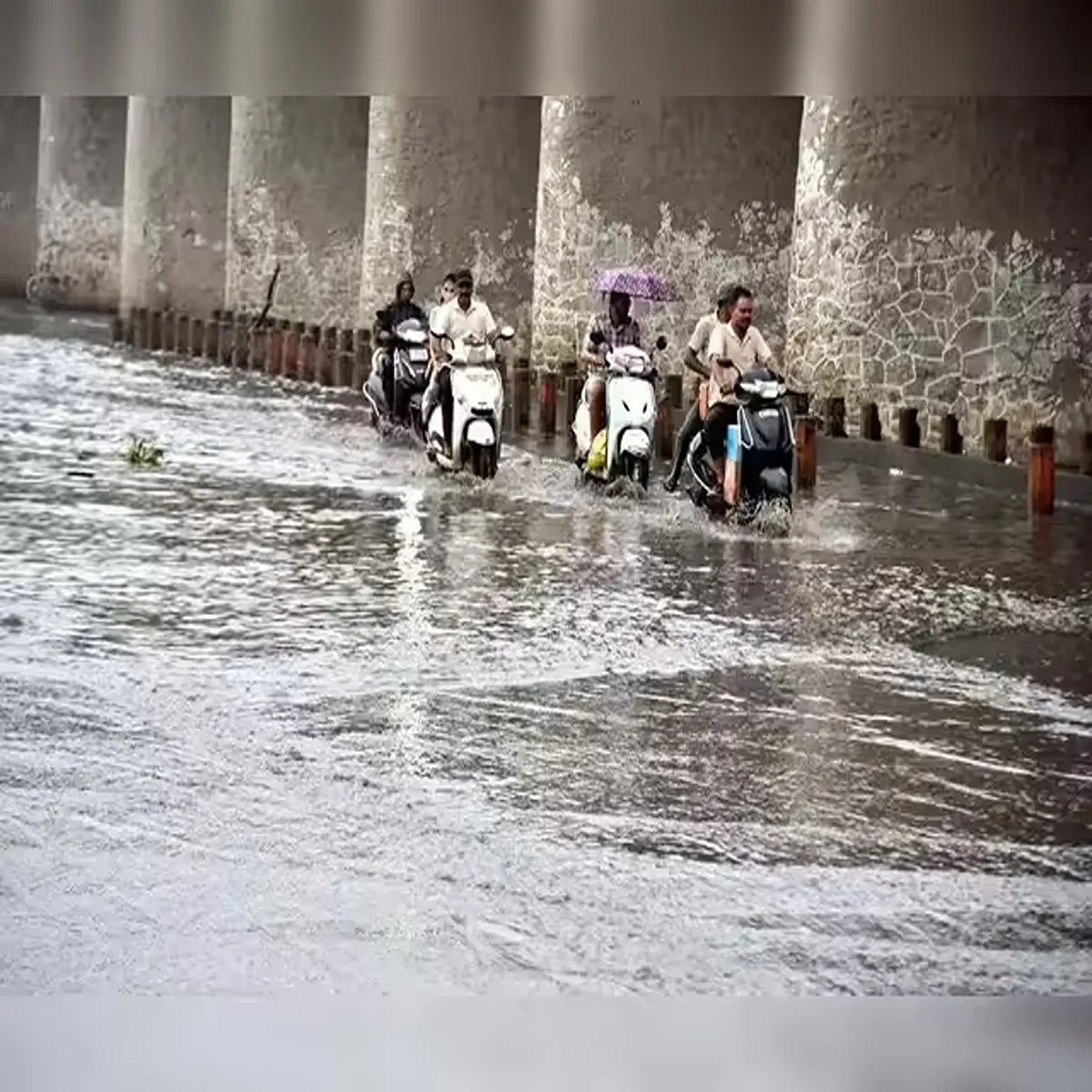 Flooding prolonged rain brings daily life