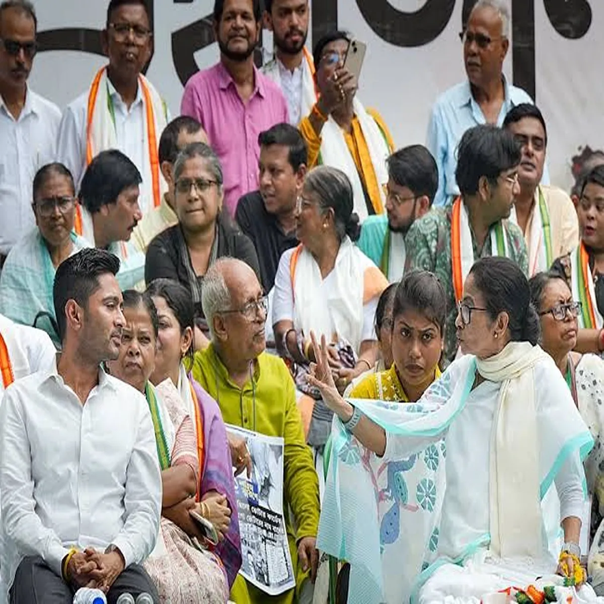 Neet protest mamata banerjee condemns police
