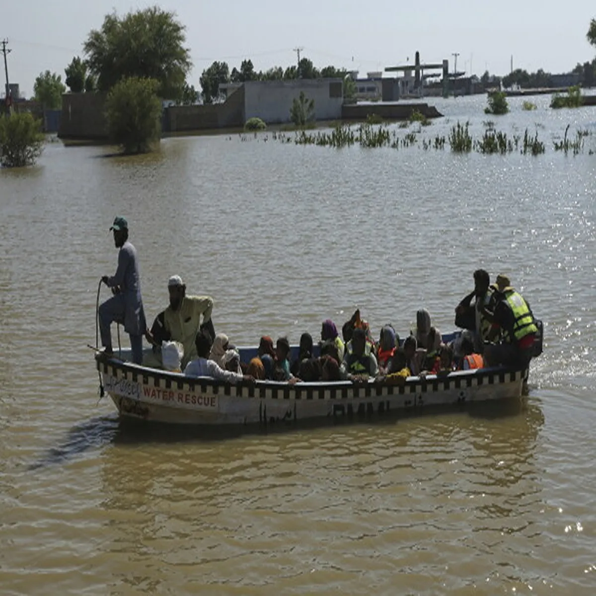 Pakistan boat tragedy building collapses raise