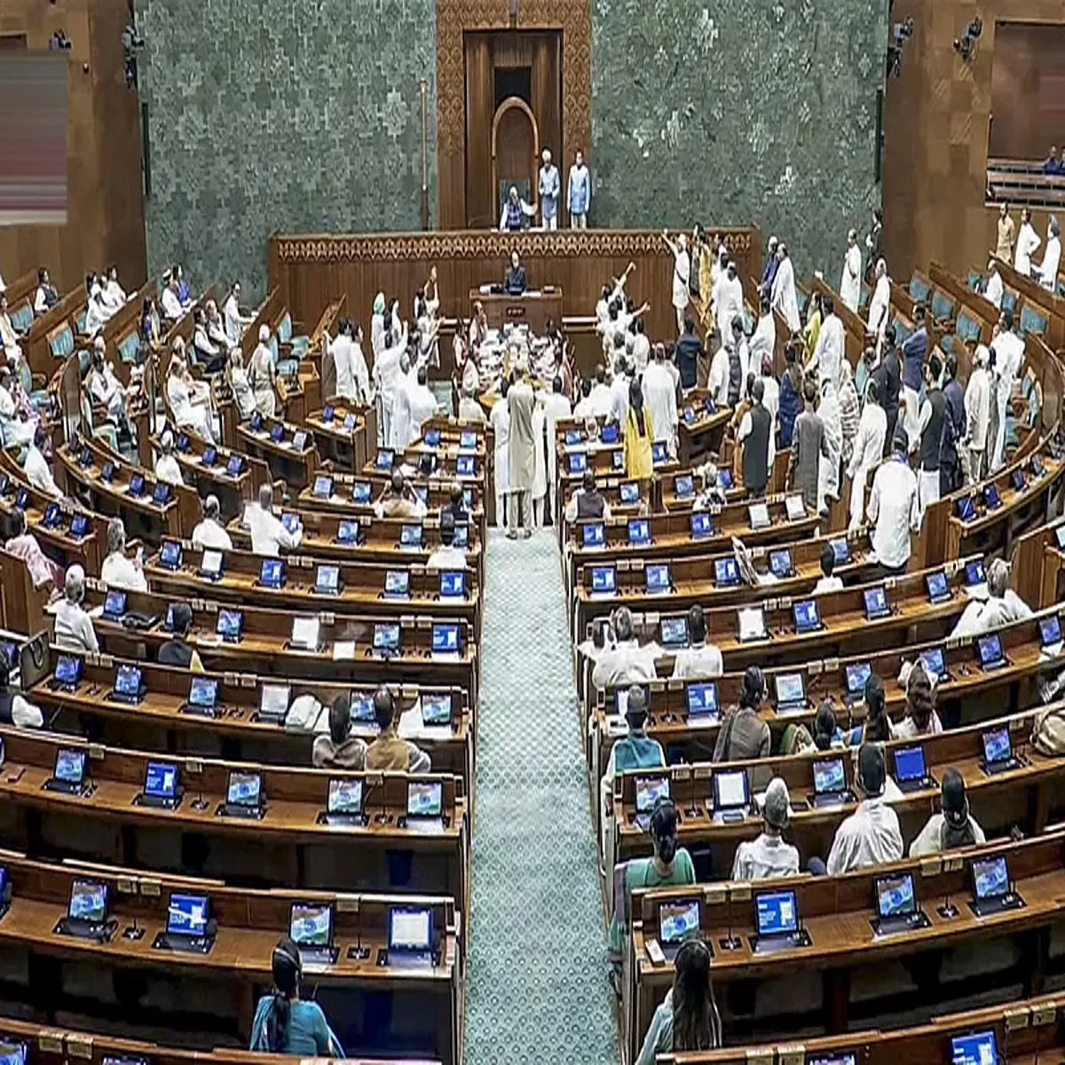 Parliament congress pushes urgent debate police