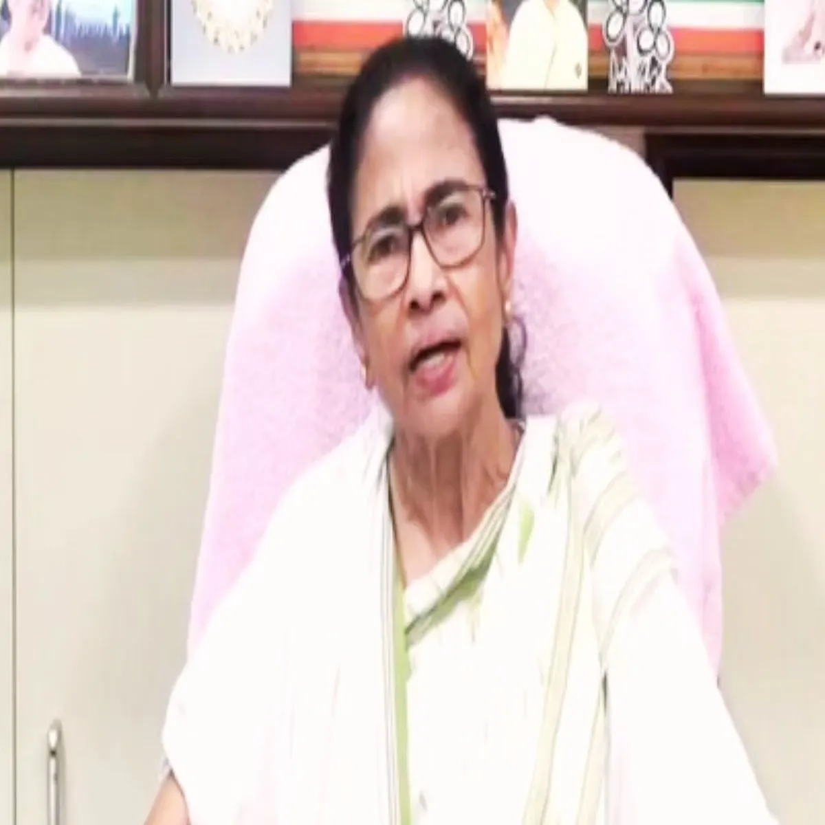Politics mamata banerjee defends leadership amid