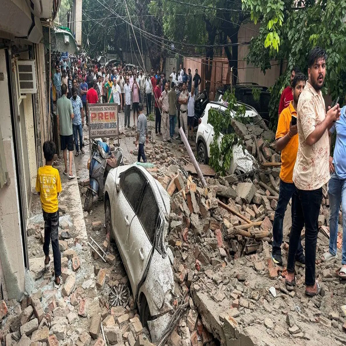Rohini building collapse leaves one dead