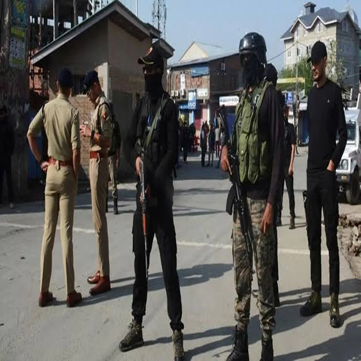 Shopian let operative killed during ongoing