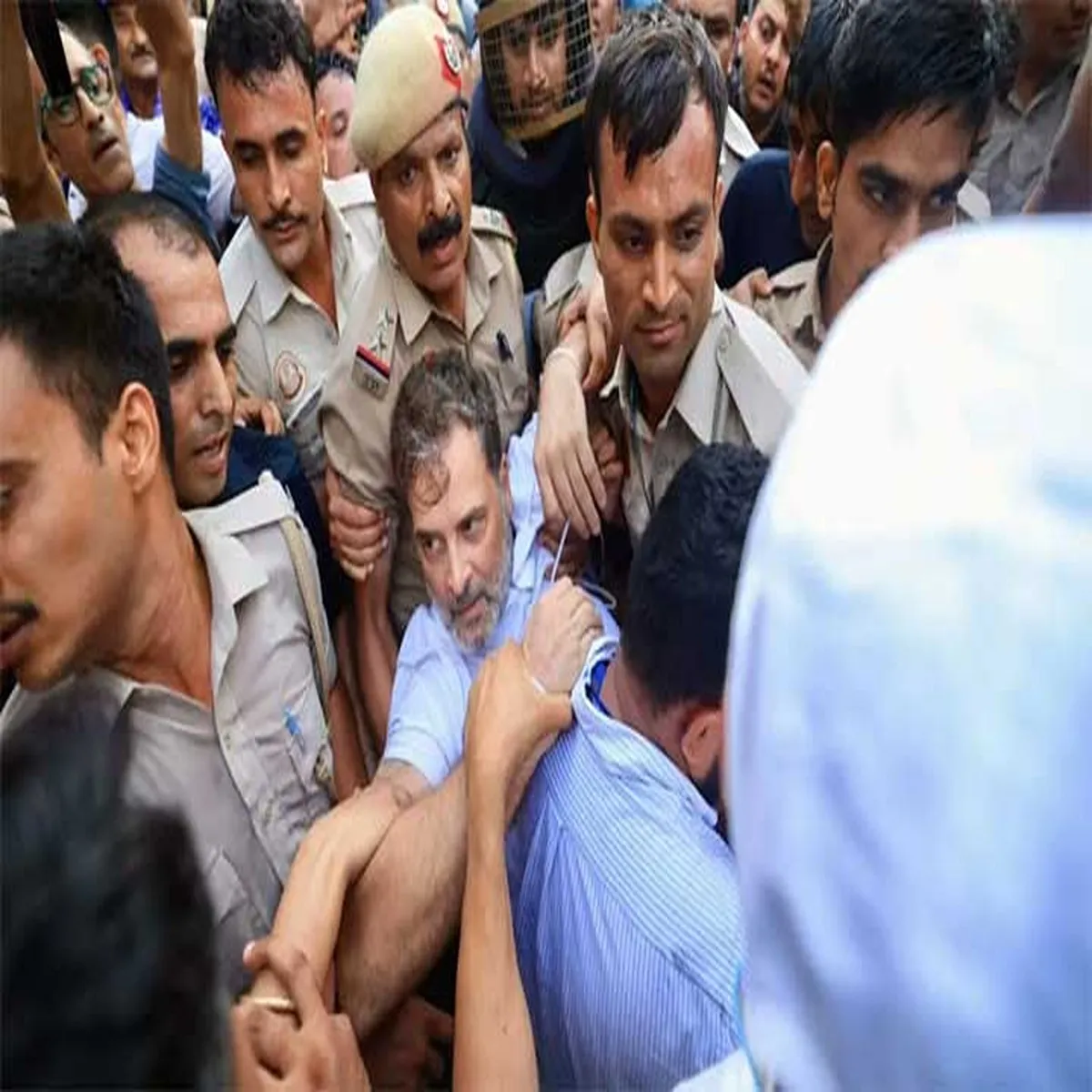 Educationprotests sonia gandhi accuses centre mishandling