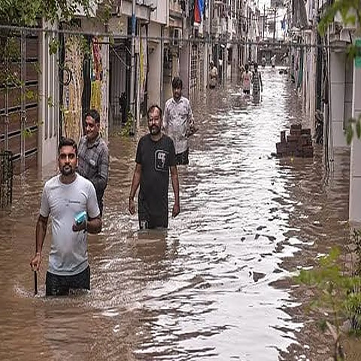 Floods south gujarat faces widespread disruption