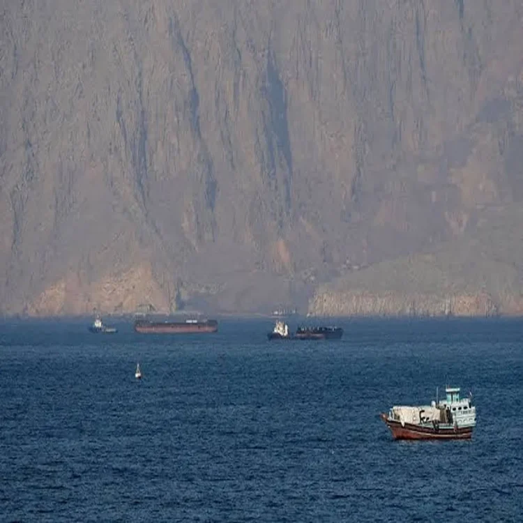 Strait of hormuz irgc blocks oil tankers
