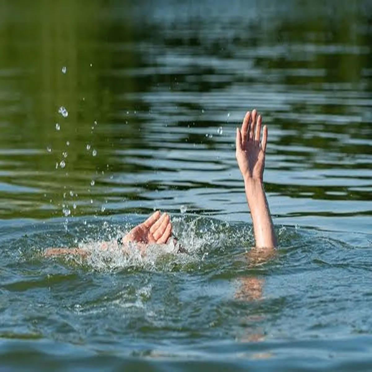 Accident teen dies after drowning lake