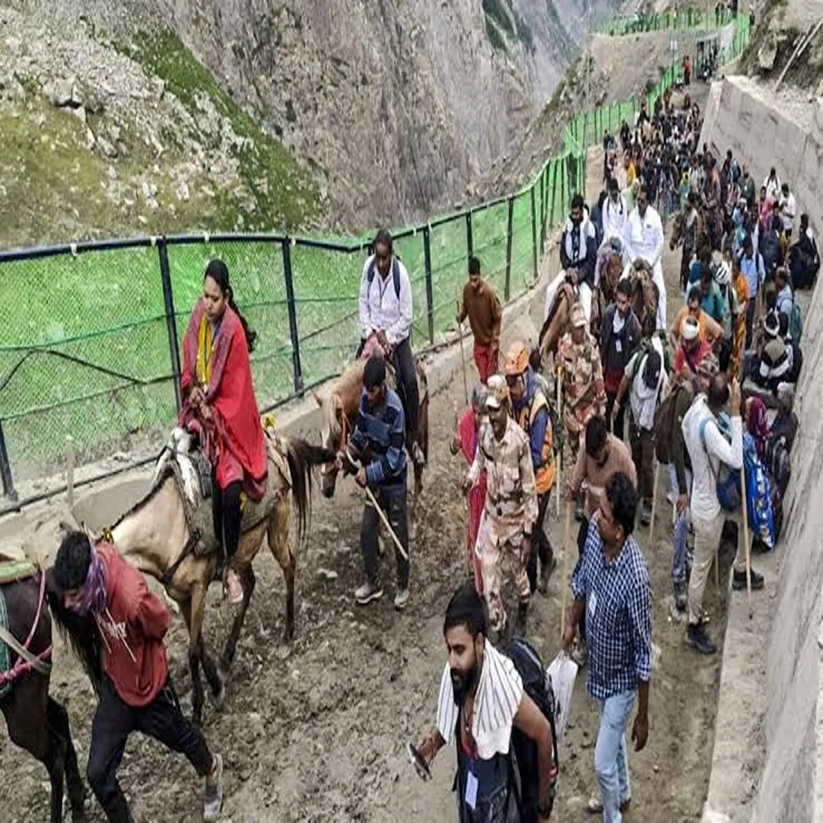 Vaishno devi pilgrimage remains suspended heavy