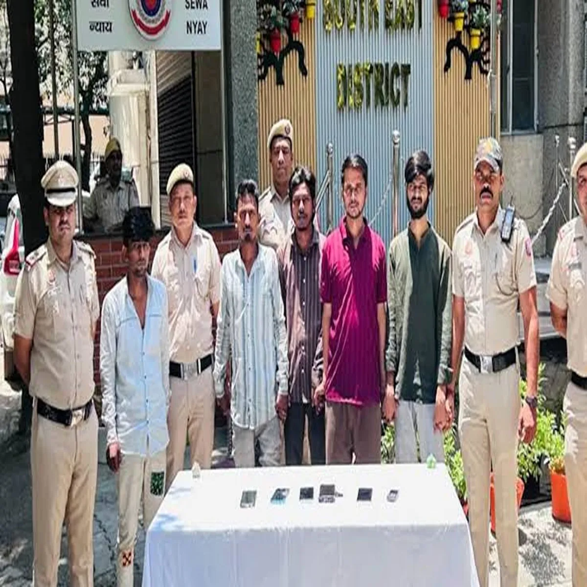 Cyber fraud six arrested after crore