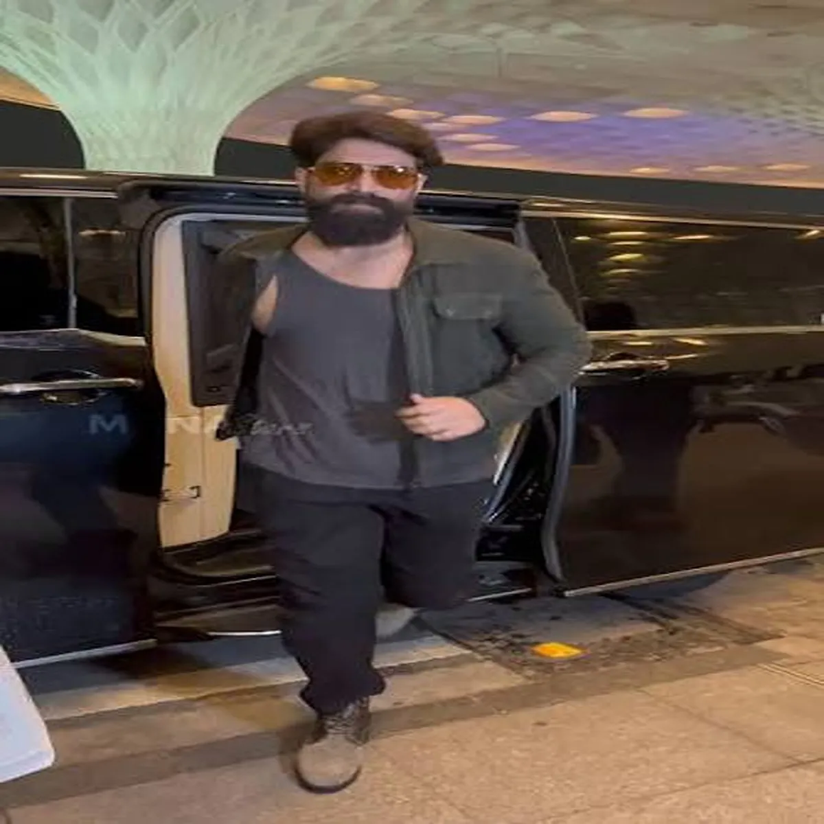 Entertainment yash wins hearts spending time