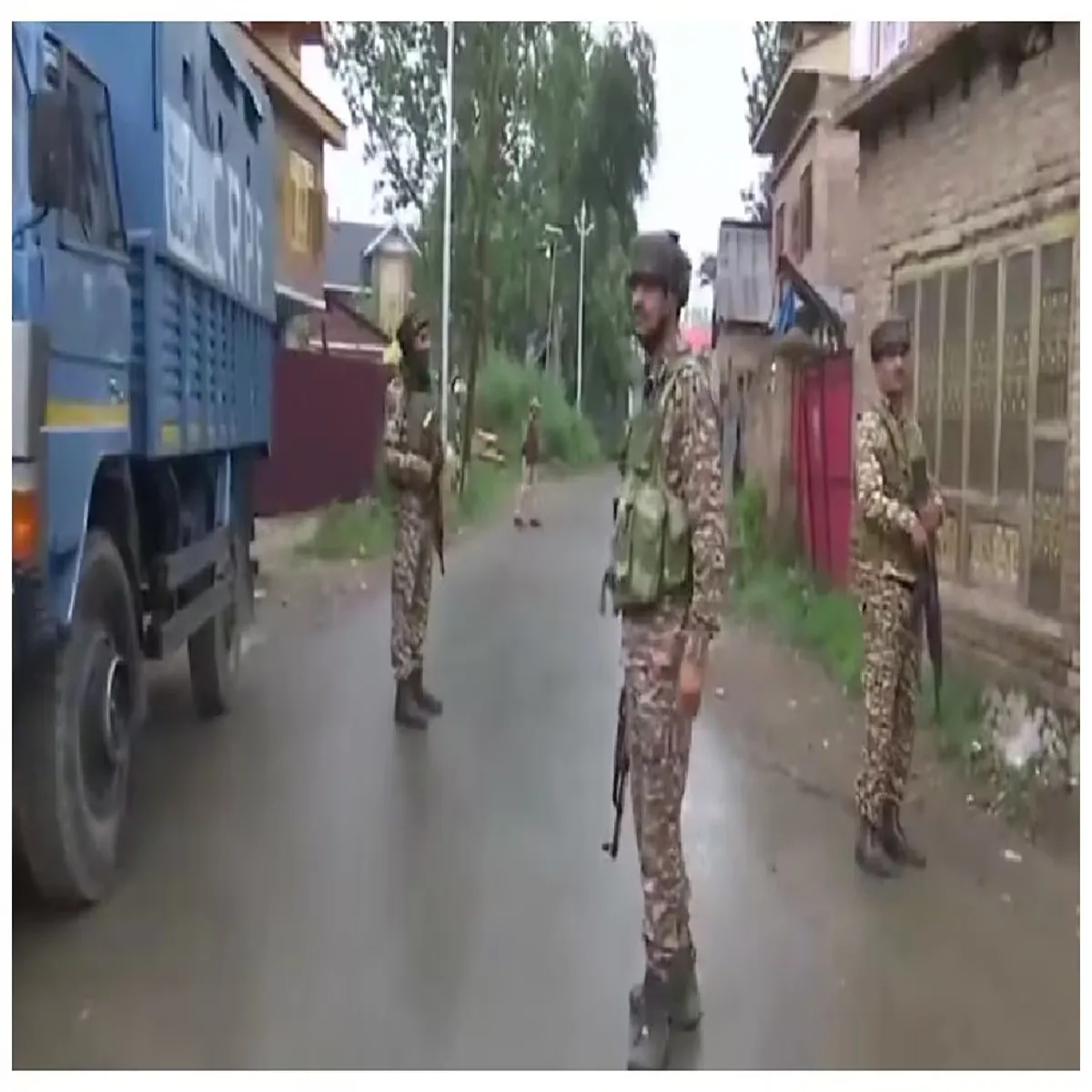 Terrorattack two chhattisgarh workers killed kulgam