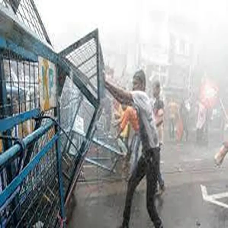 Alur violence political tensions focus