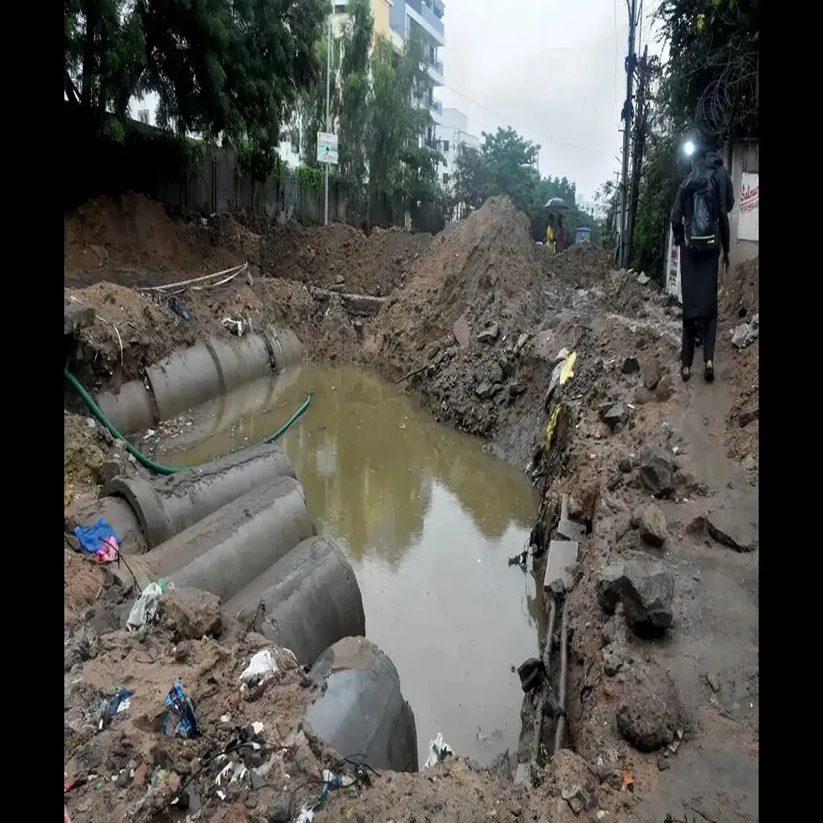 Delhi flooding search continues after man