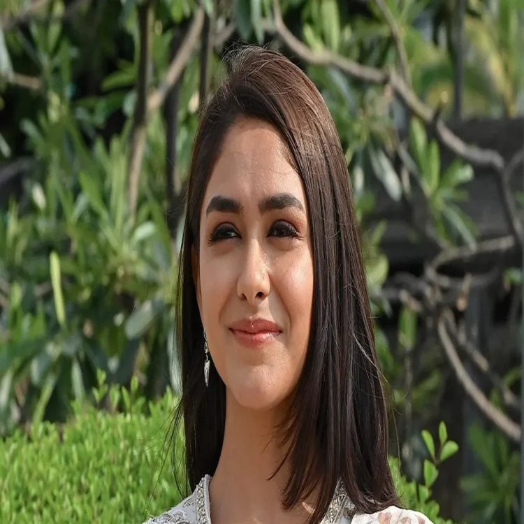 Deepfake mrunal thakur ai identity warning