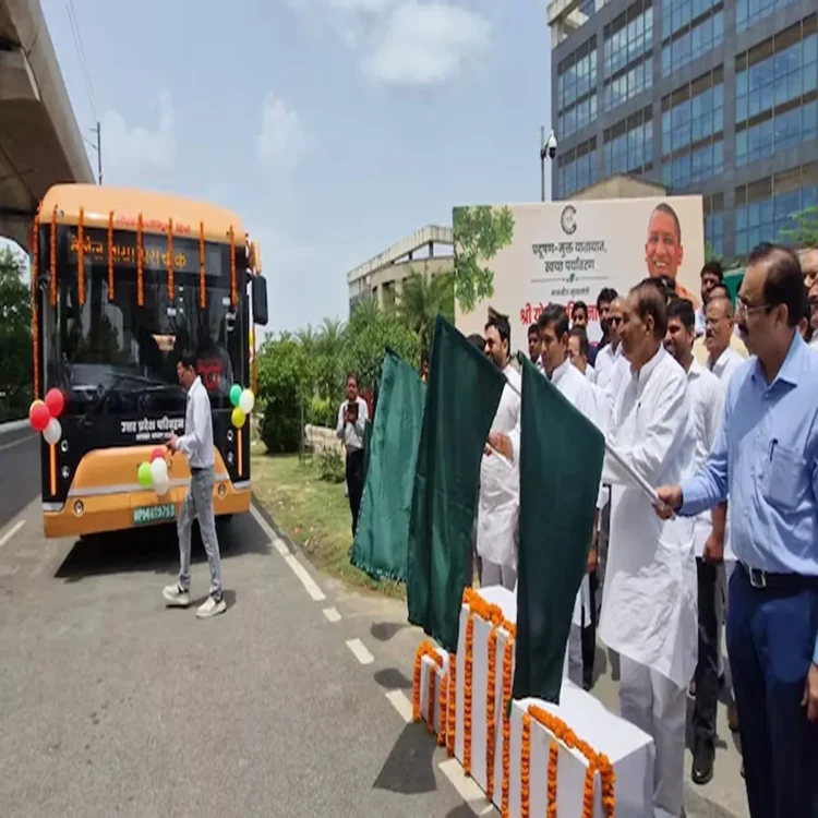 Delhi bus link to noida airport