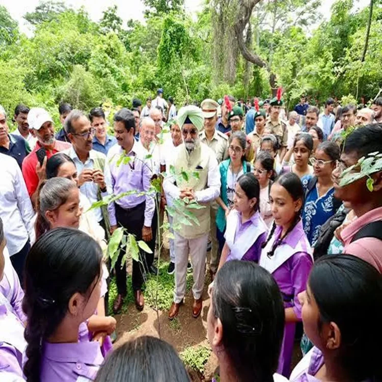 Delhi massive tree plantation drive 77 locations
