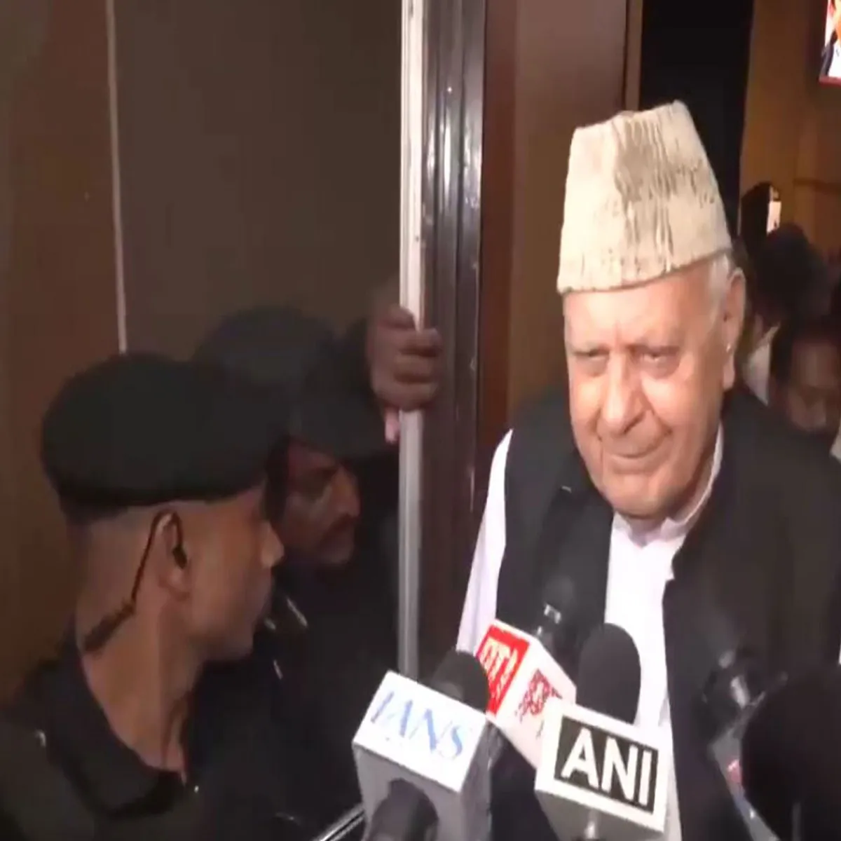 Statehood farooq abdullah urges centre fulfil