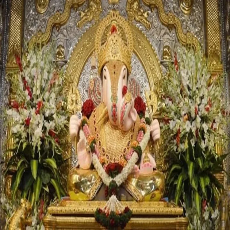 Ganpati pune mandal unveils shree ganesh swarnadham theme