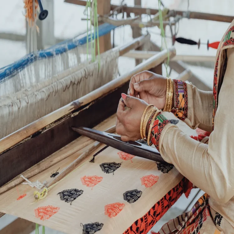 India handloom day leaders honour weavers heritage