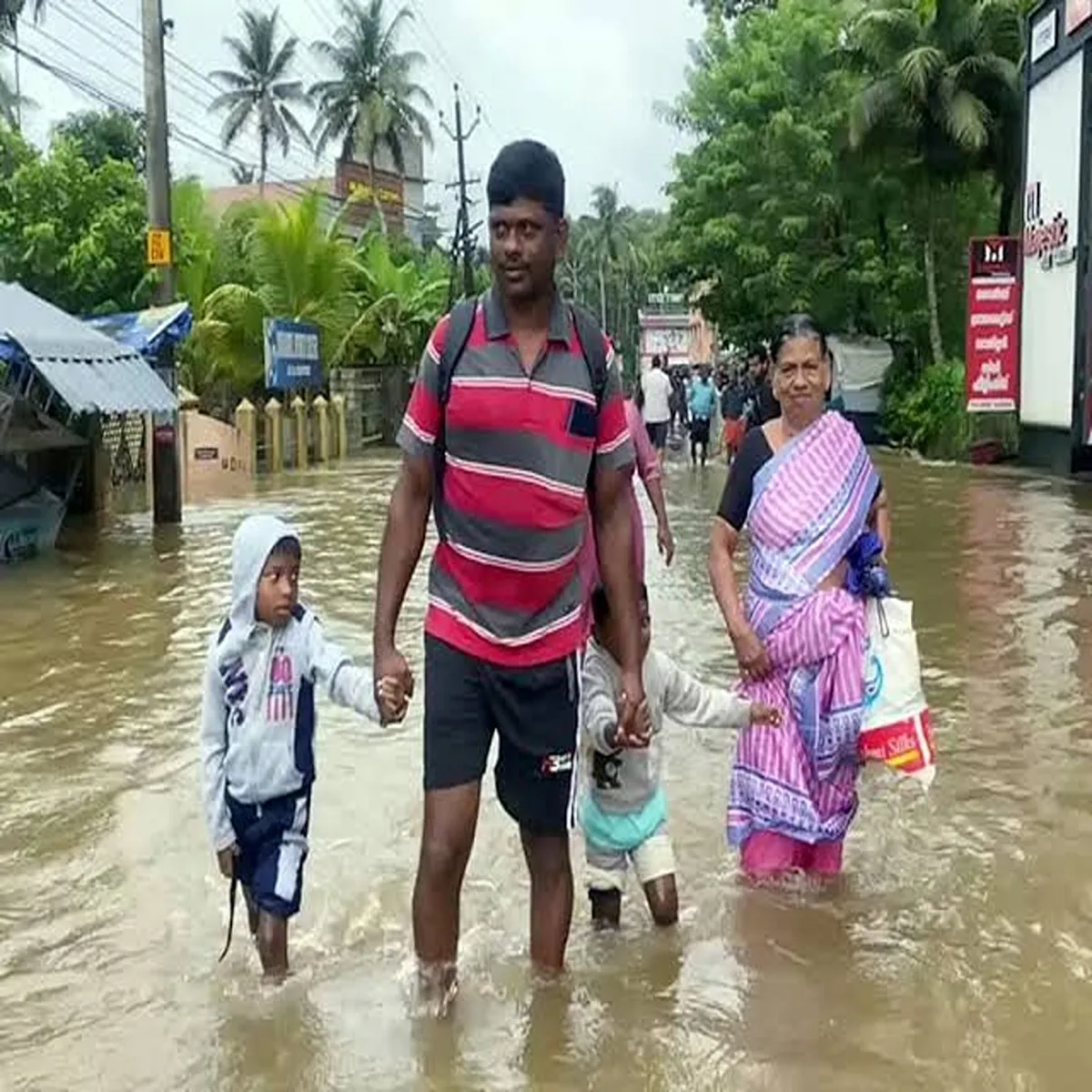 Floods kerala chief minister honors rescue