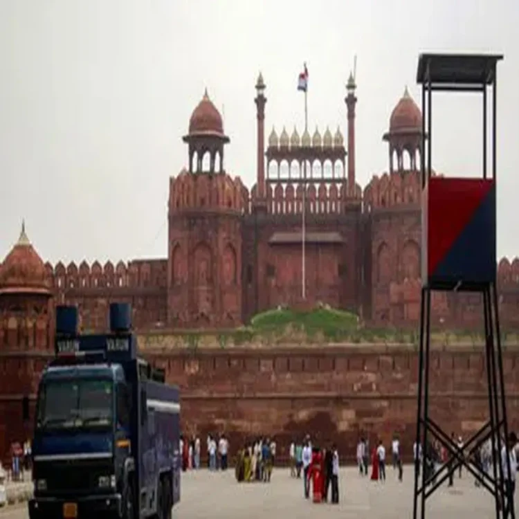 Red fort bomb threat security