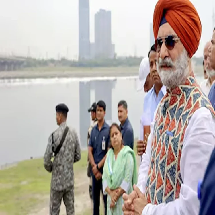 Sandhu seeks strict traffic enforcement delhi