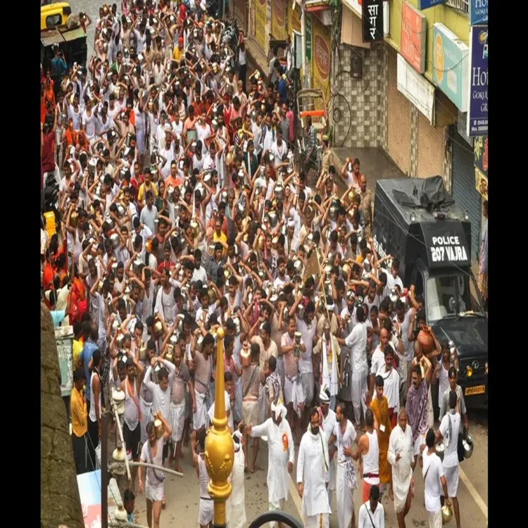 Shravan jaipur temple crowds second monday