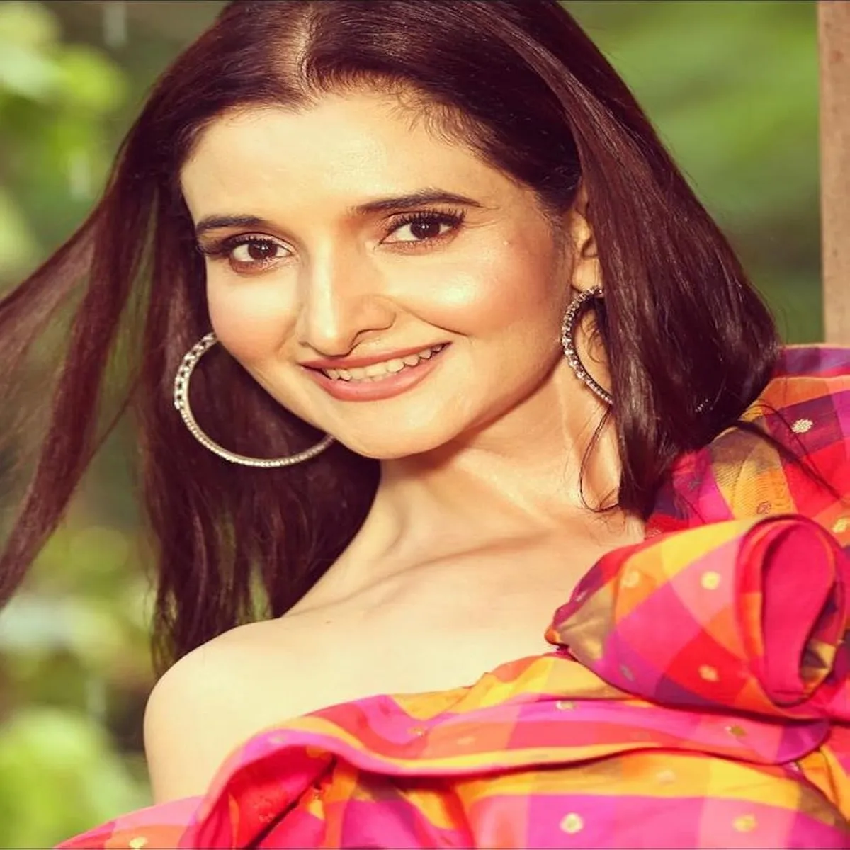Entertainment smriti khaannaa embraces action role
