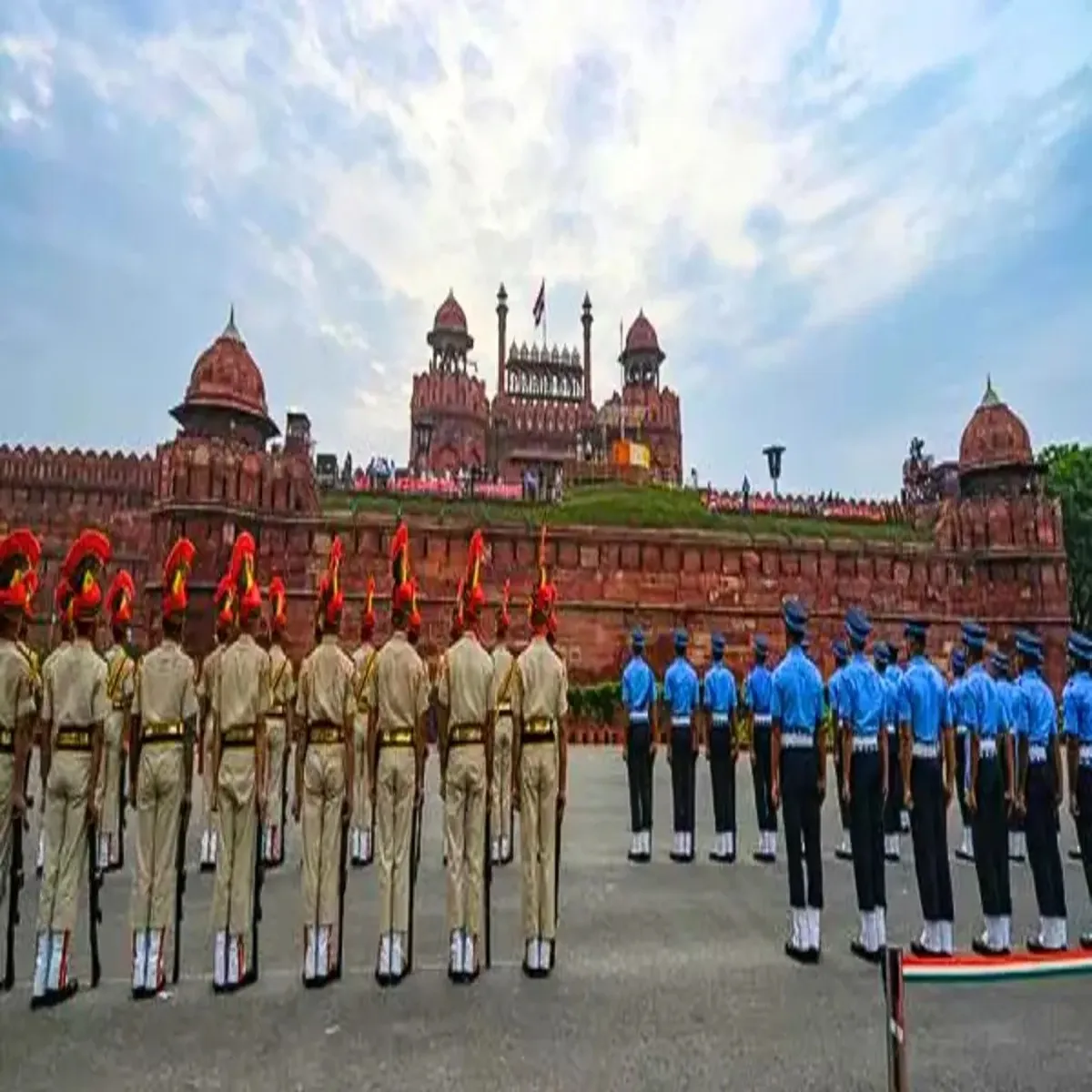 Nationalsong vande mataram added red fort
