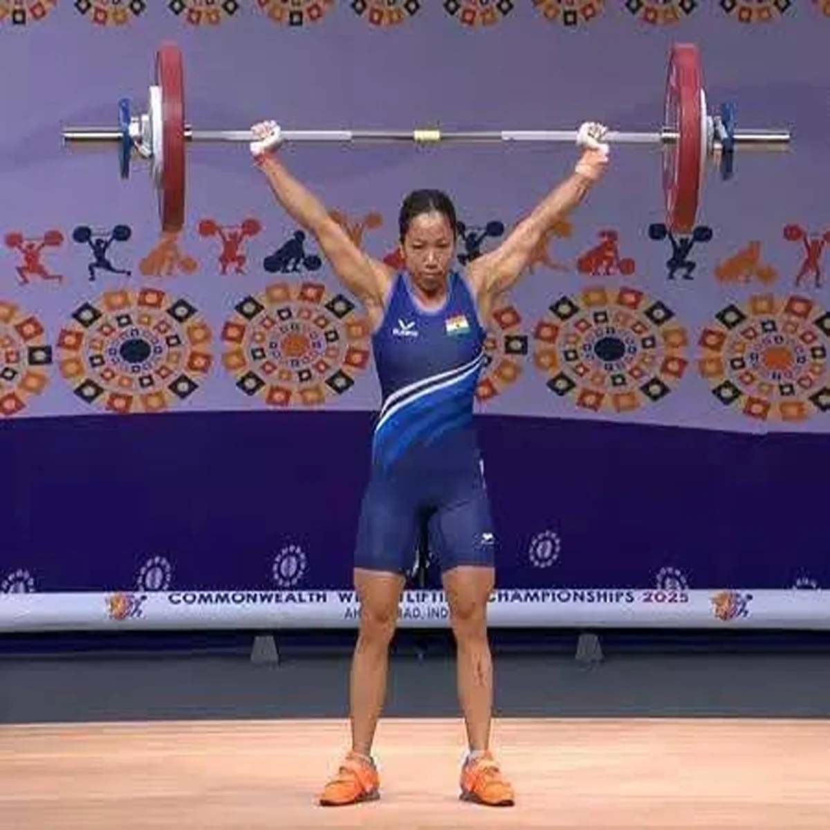 Weightlifting mirabai chanu receives warm welcome