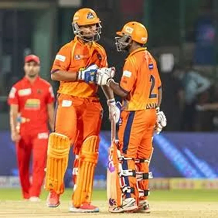 West delhi lions beat superstarz