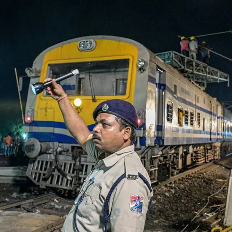 Young couple found dead delhi railway